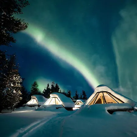 Wilderness & Igloos Szálloda 4*